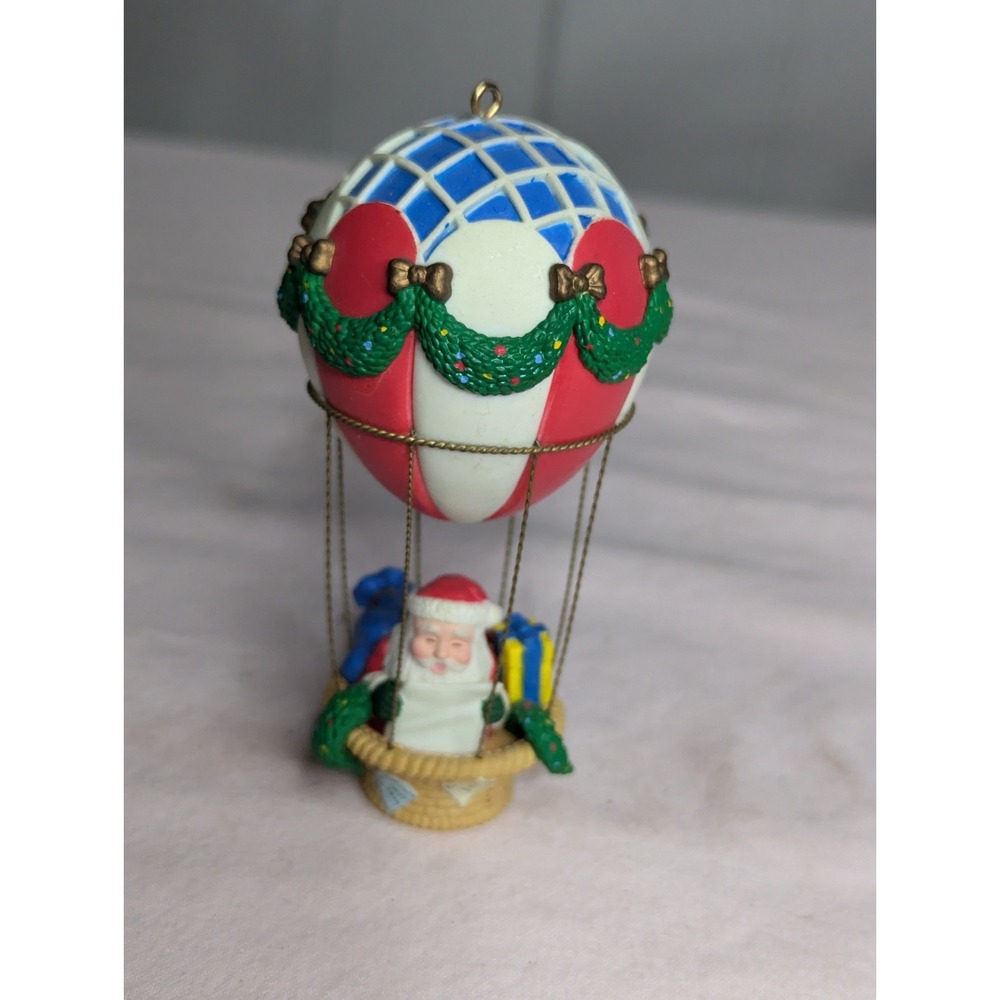 1992 matrix industries Noma Intl Santa clause hot air balloon Christmas ornament